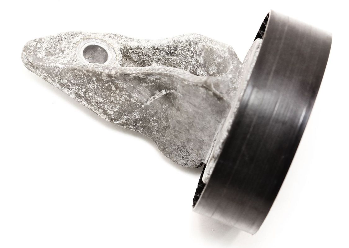 Lower Idler Pulley & Bracket 0510 VW Jetta Rabbit Golf MK5 2.5 07K