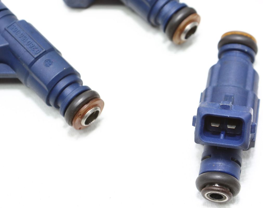 Set Of 4 1 8t Fuel Injectors Audi A4 Vw Passat Genuine