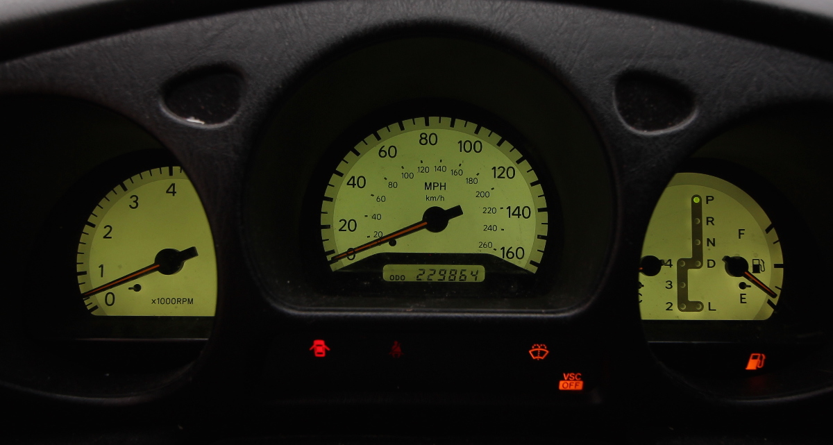 Gauge Cluster Speedometer 9800 Lexus GS300 8380030390