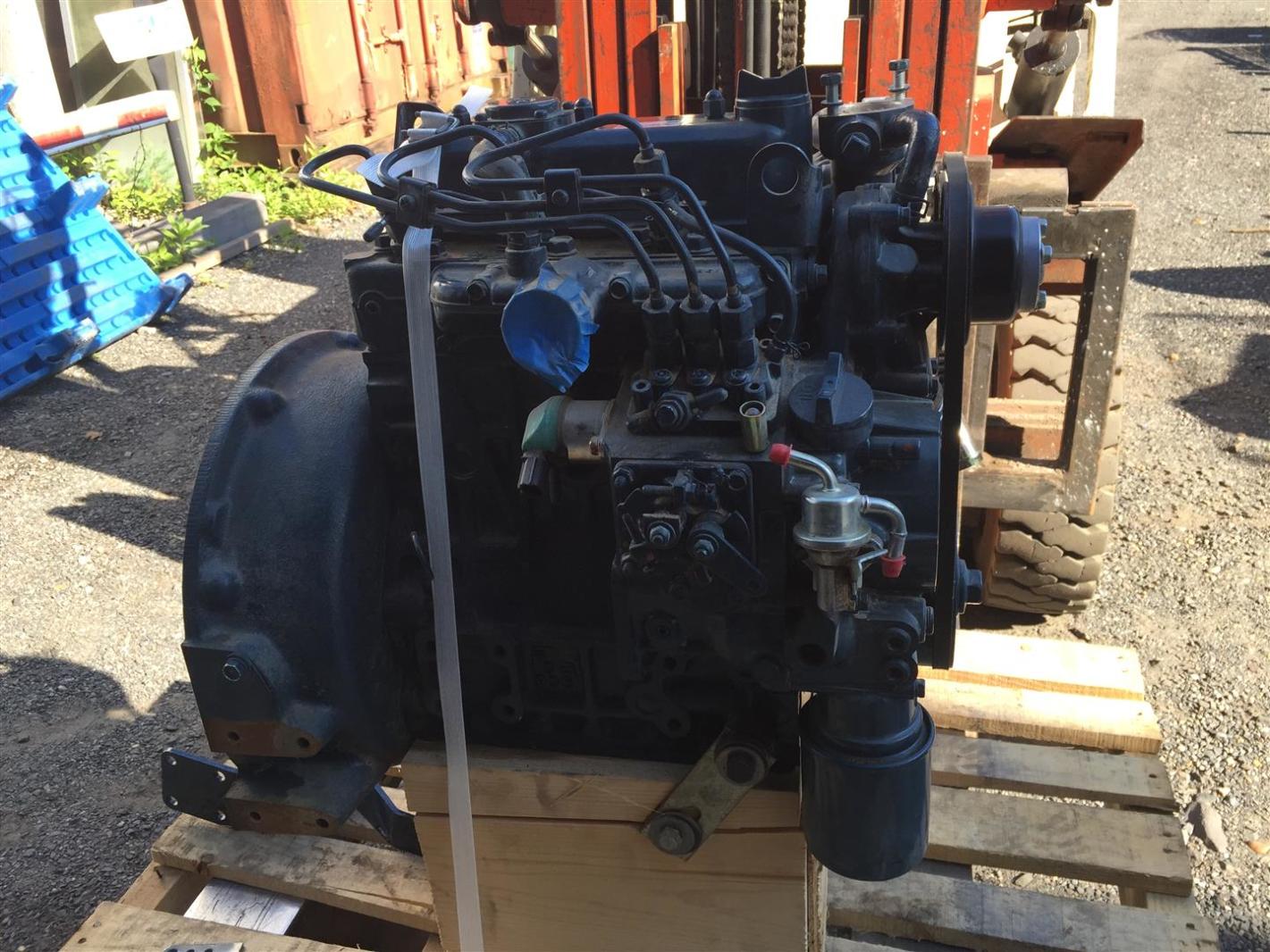 Kubota D905 Diesel Engine 3-Cyl 1G97831000 Complete w/ Starter, Alternator 12v