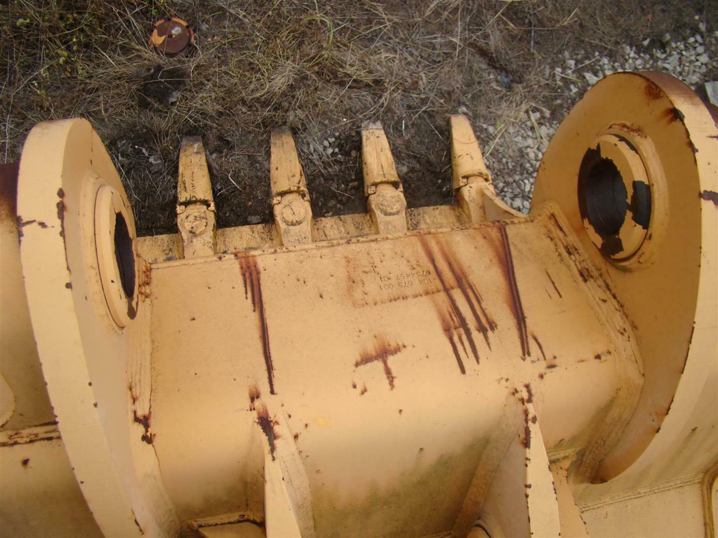 Liebherr 72" Excavator Bucket 5.5 Cubic Yard 120mm Pins 9387890 R974