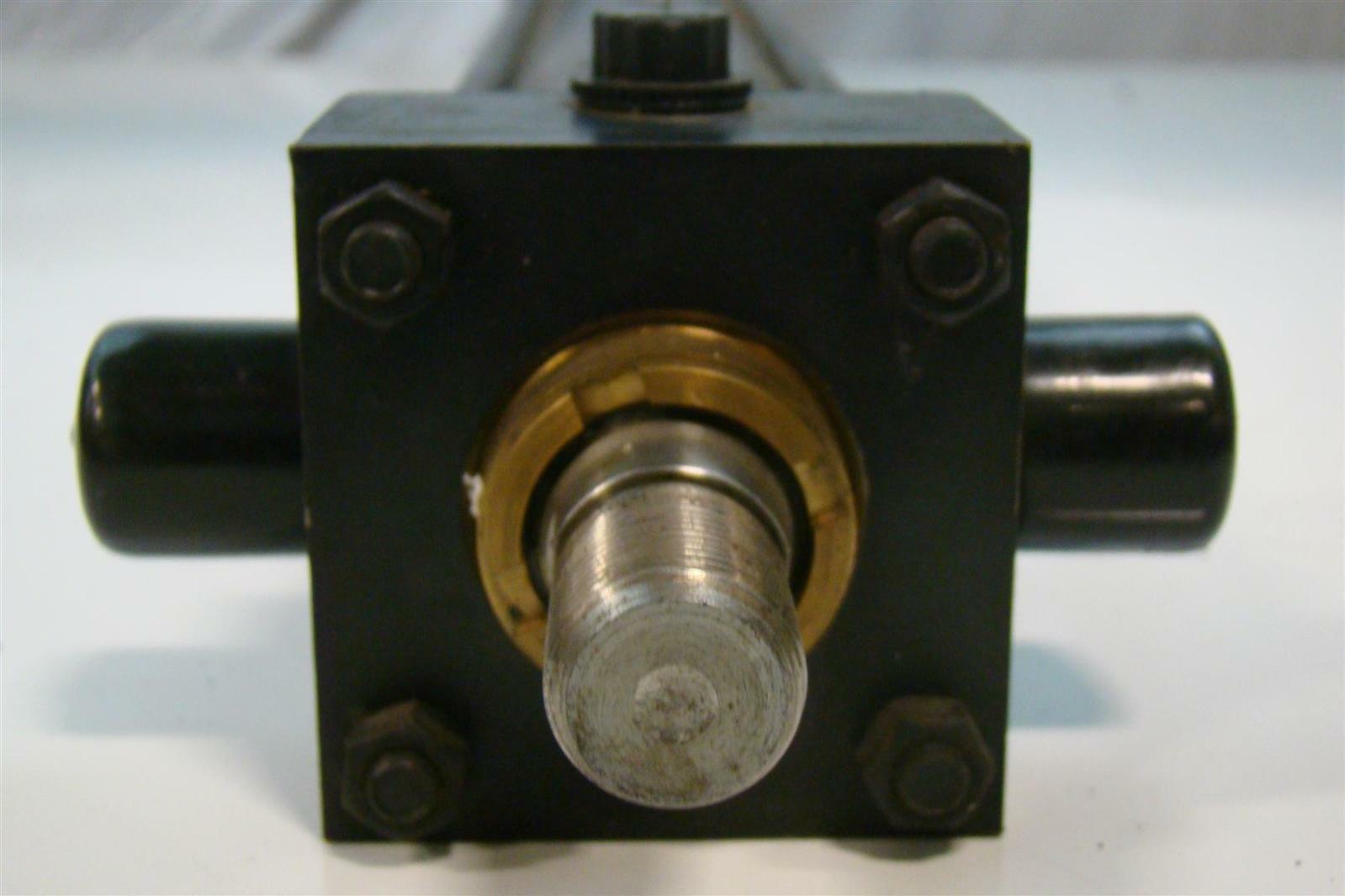 Parker Cylinders Hydraulic Piston 3/8" Ports 18" 250PSI Air KK176216A