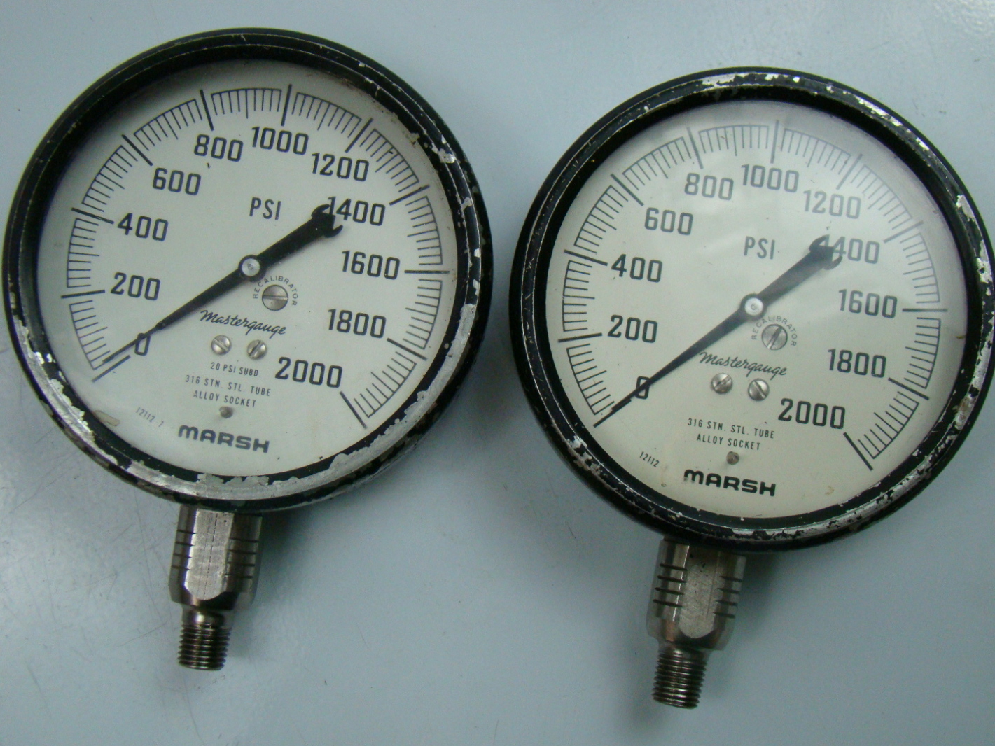 Wika Liquid Filled 02,000 psi Pressure Gauge 316 Tube Alloy Socket 1/4