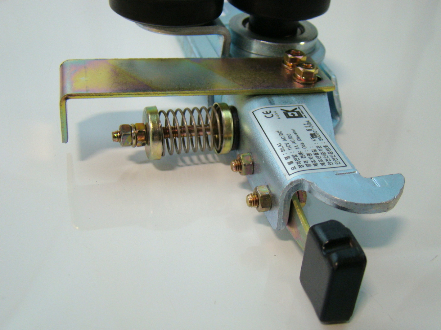 Elevator Door Keyhole & WECO Door Sensor Label.JPG