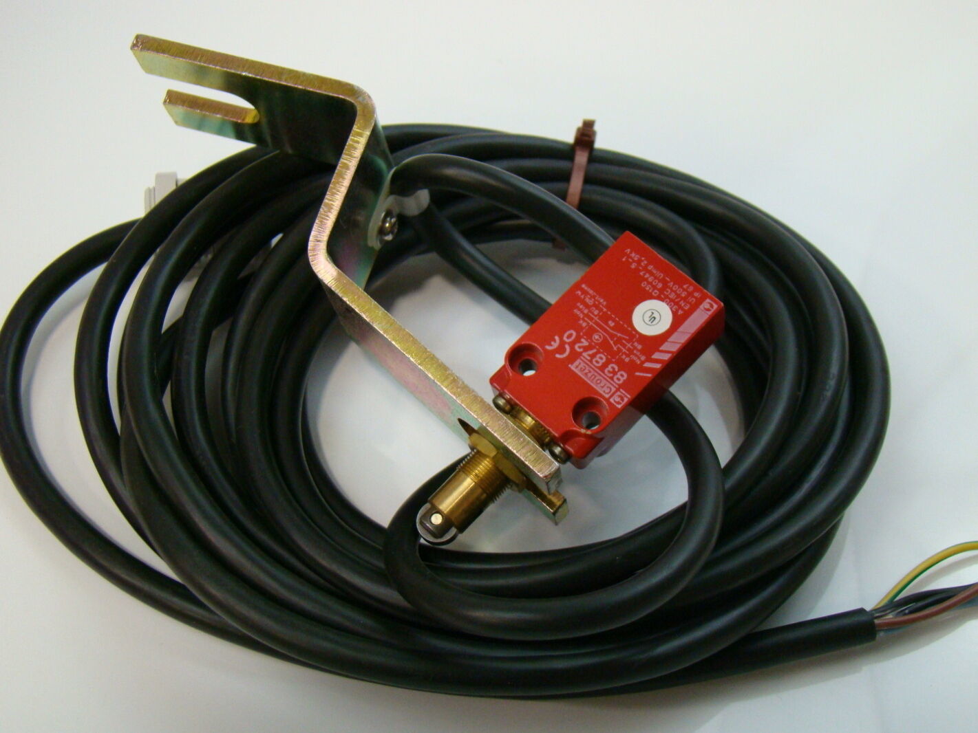 Crouzet 2.5KV Limit Switch on Mounting Bracket 838720