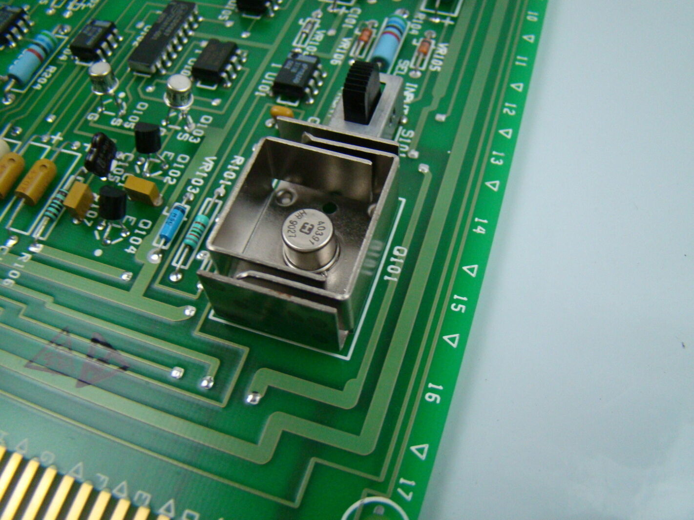 Honeywell Assy. No. 30731719-001 Signal Isolator Circuit Board