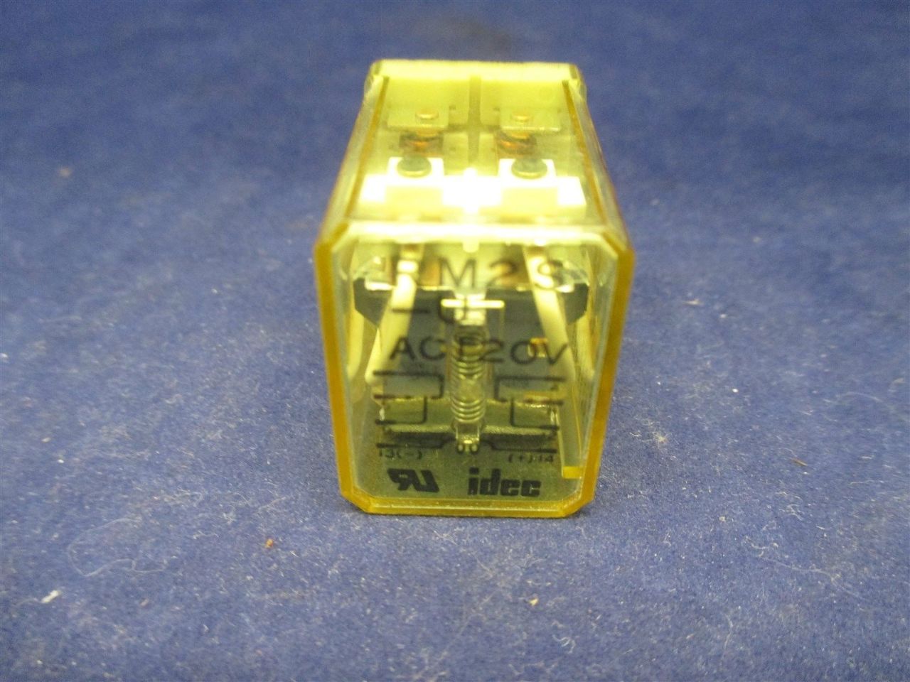 Idec Relay RM2SU AC 120V Process Industrial Surplus