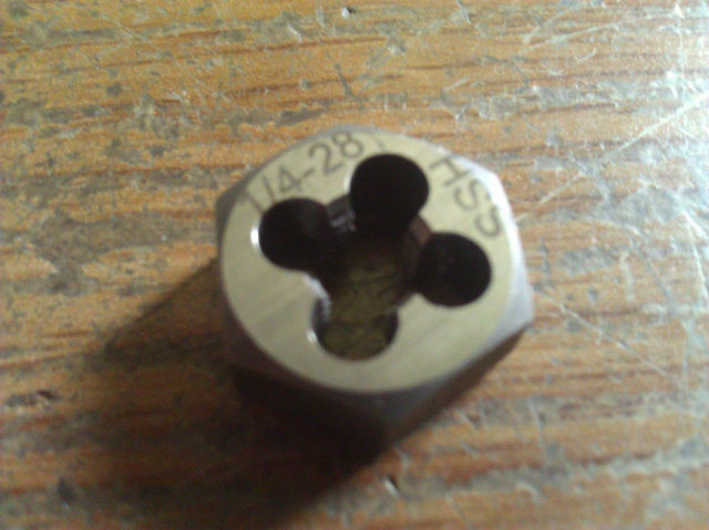 thumbnail interactive-video image 1 of Triumph 1/4-28 Round Self-Adjusting Carbon Steel Die – 5 Pack – USA Made 1 of 3