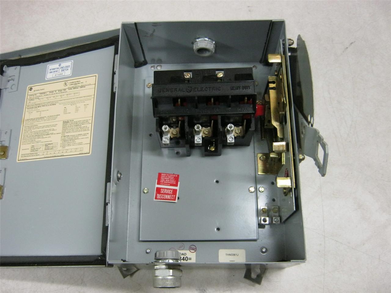 General Electric 30 amp Heavy Duty Safety Switch 600 VAC THN3361J