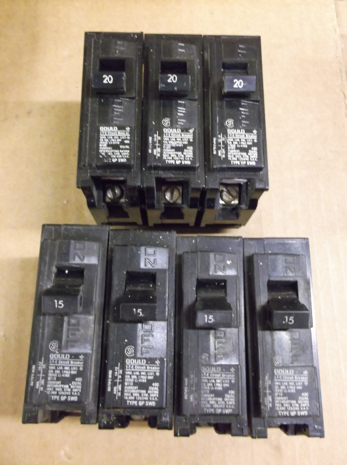 Lot of 15 Circuit Breakers Square D, Siemens and Gould | Daves