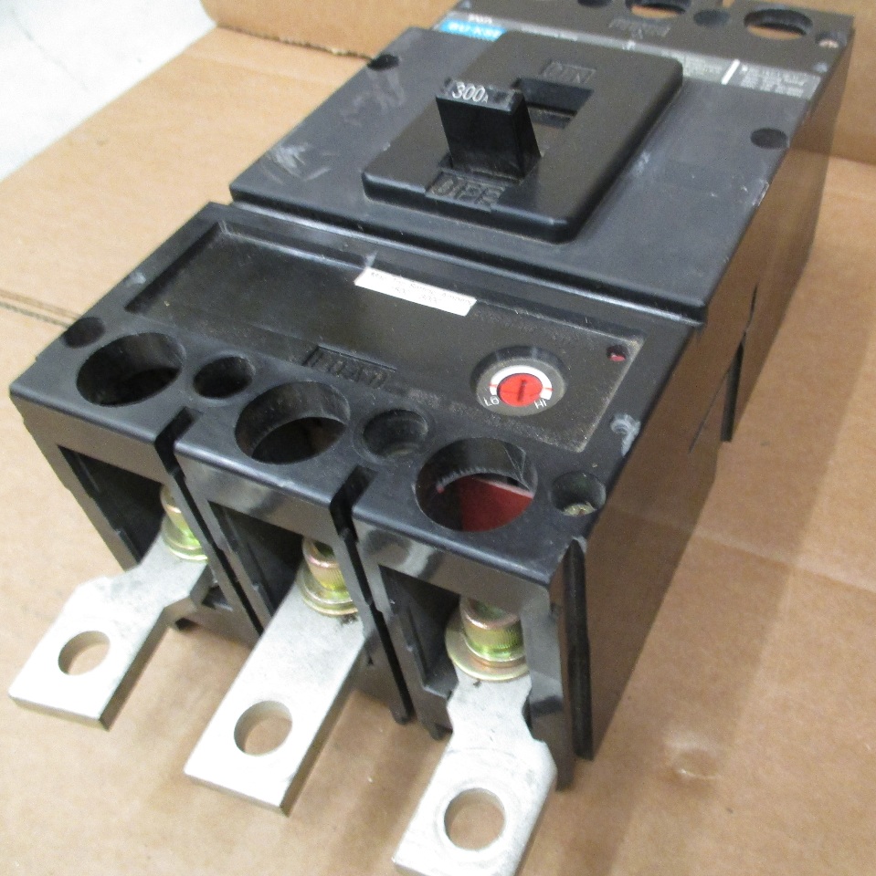 Fuji Electric BUKSB BUKSB3300 300 Amp 3 Pole 600V AC Circuit Breaker