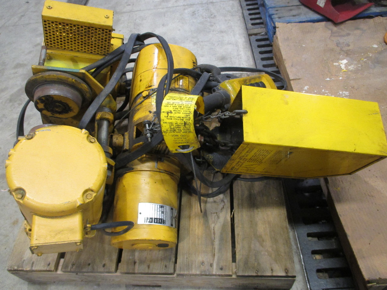 Budgit 2 Ton Chain Hoist with Motor Driven Trolley Cat. 900823 Model