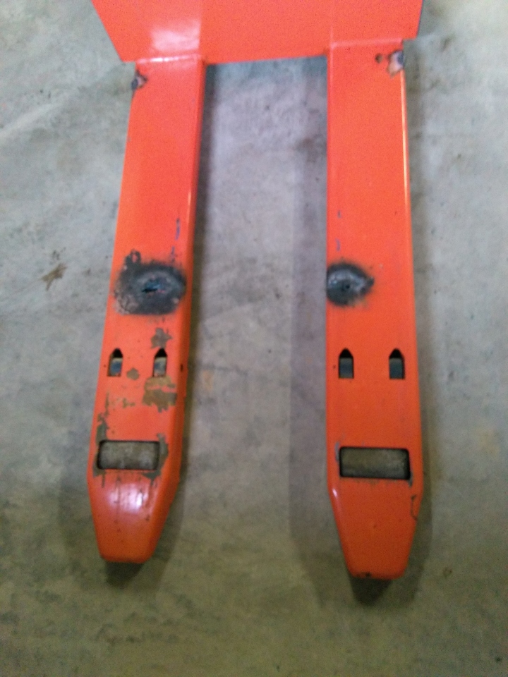 Toyota 6HBW20 Electric Pallet Jack 4000lb lift | Daves Industrial