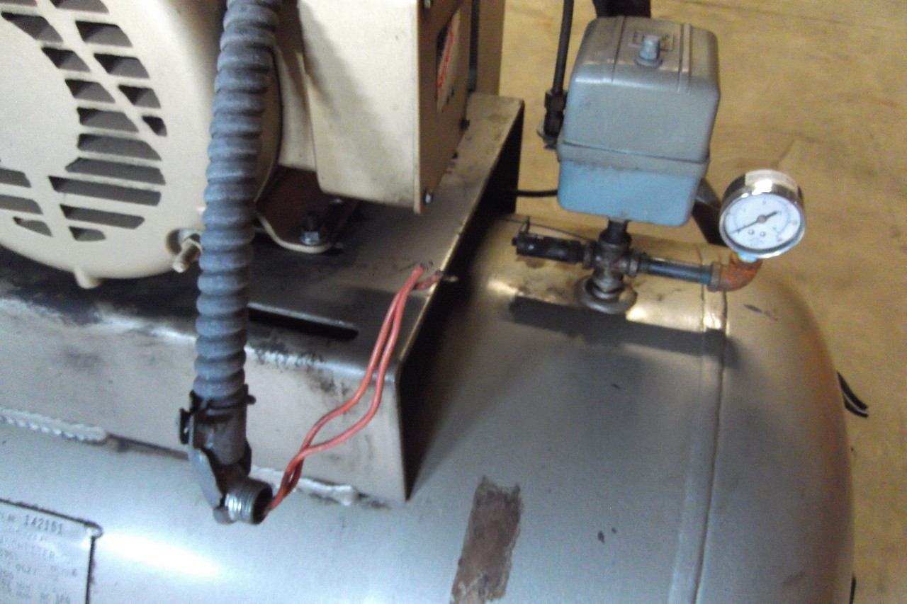 Napa 82208HBT air compressor 10 HP *For parts or Repair* Daves