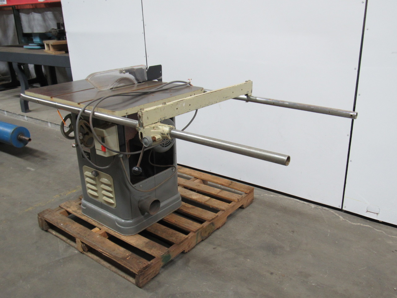 DELTA 34450 10" Unisaw Table saw 3Ph 480V W/ Extended Fence Guides