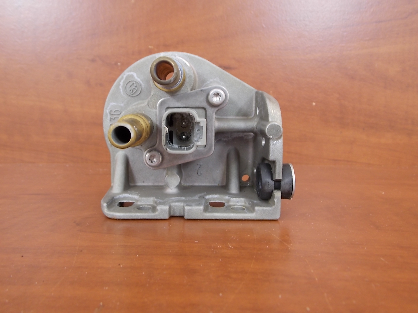 ... 1998-2001 Johnson Evinrude Fuel Filter Housing 439633 75 90 115 135 150 175 HP