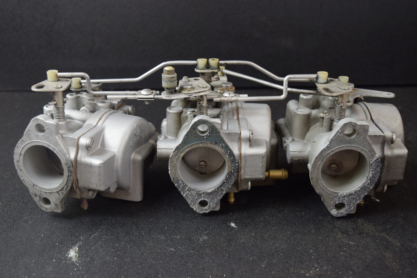 Rebuilt 1973 Johnson Evinrude Carburetor Set 385852