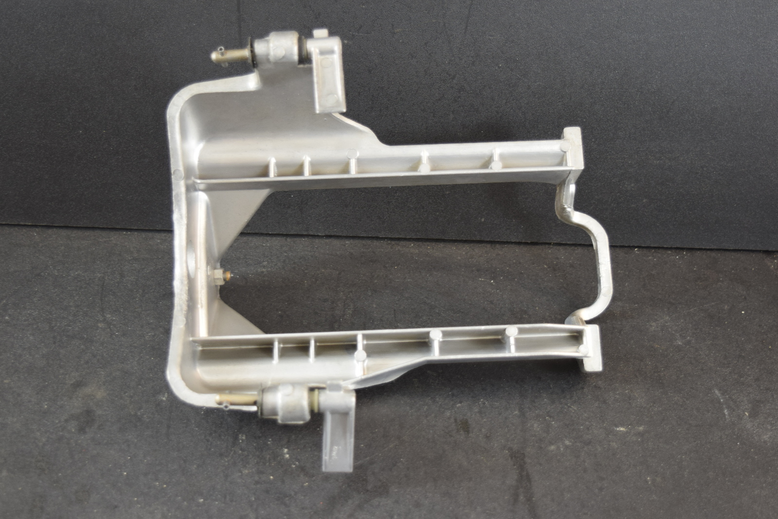 1970 Mercury & Mariner Rear Cowl Support Bracket 52899 38431 50 HP