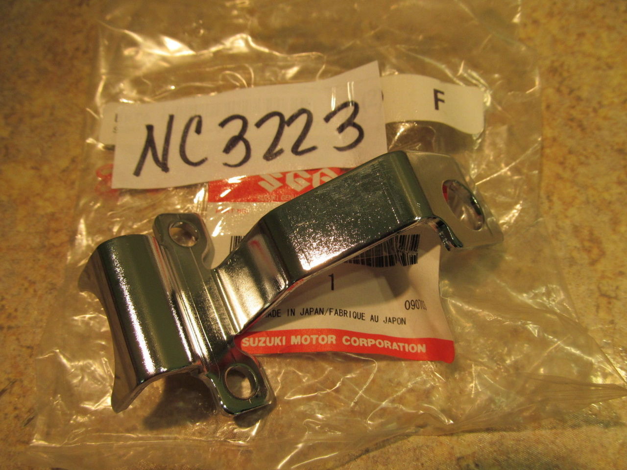 NEW NOS Suzuki Clutch Shaft Holder 2112695J01 Southcentral Outboards