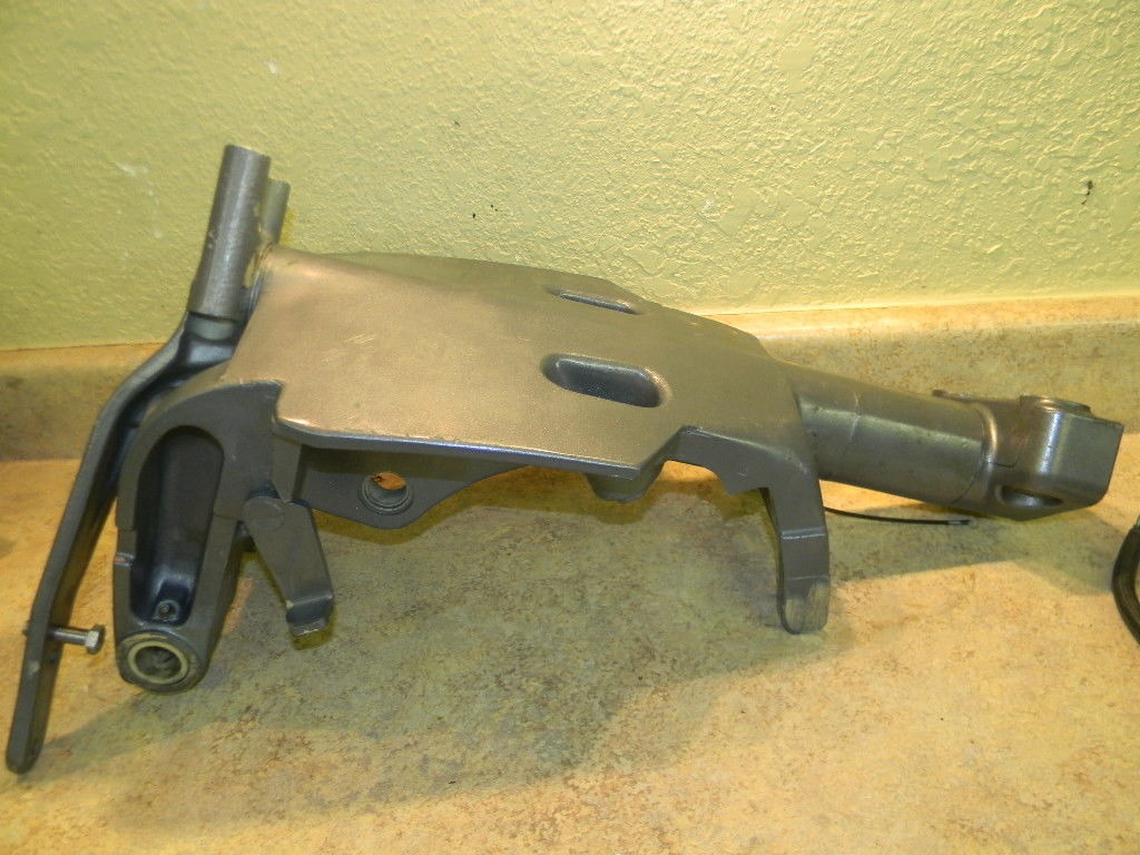 200006 & UP Yamaha XL Swivel Bracket & Steering Arm 64E43311208D