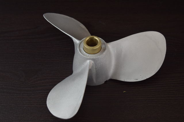 OMC Johnson Evinrude Propeller 10-1/2 x 13 1951-1985 25 28 30 33 35 40 HP 384460
