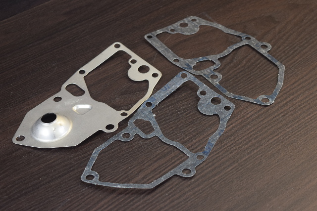 New OMC Johnson Evinrude Baffle and Gasket 377070