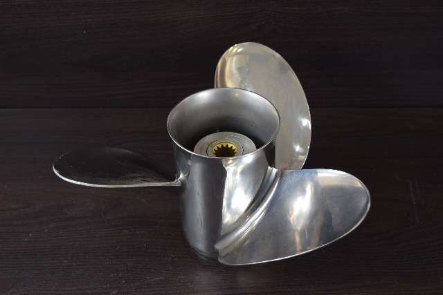 OMC Johnson Evinrude Stainless Steel 3 Blade Propeller 13 Splines 13.25 x 13