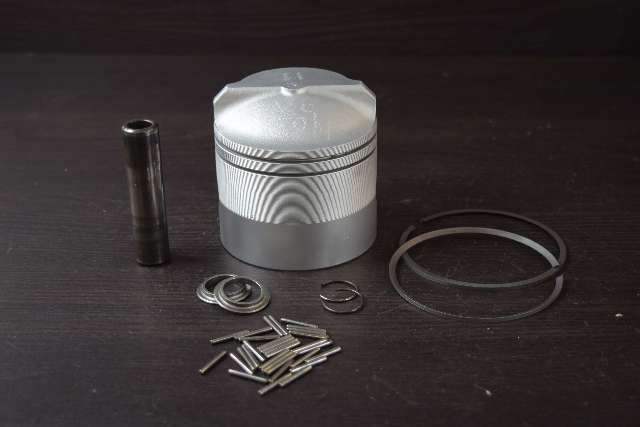C# 328355 Johnson Evinrude 1974-98 Crossflow .030 OS 2-Ring Piston 85-235HP