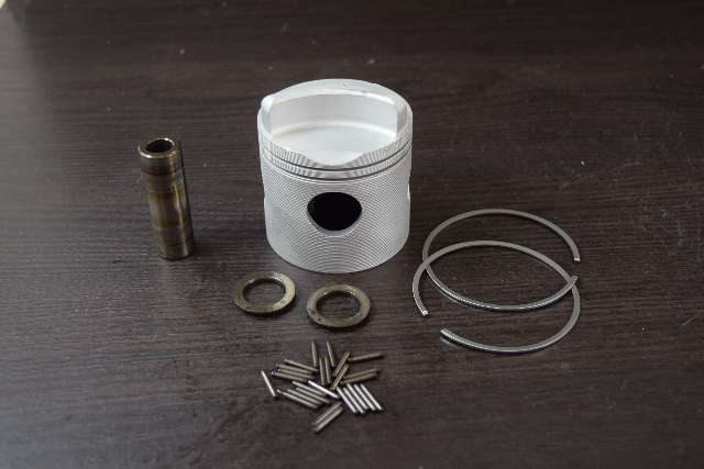 3023P2 Wiseco .020 Oversize Piston replaces Mercury Inline 6 CLEAN