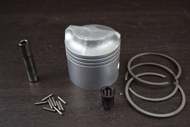 CLEAN! 1968-1972 Johnson Evinrude Standard Piston 385282 C# 317509 85 100 HP