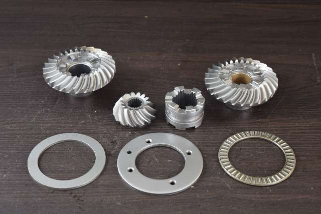LIKE NEW! 1988-90 Johnson Evinrude Gear Set 983141 910994 150 175 185 200 225 HP