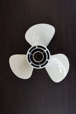 Unknown Brand 3 Blade RH Aluminum Propeller 7 Splines 9 x 7 DT