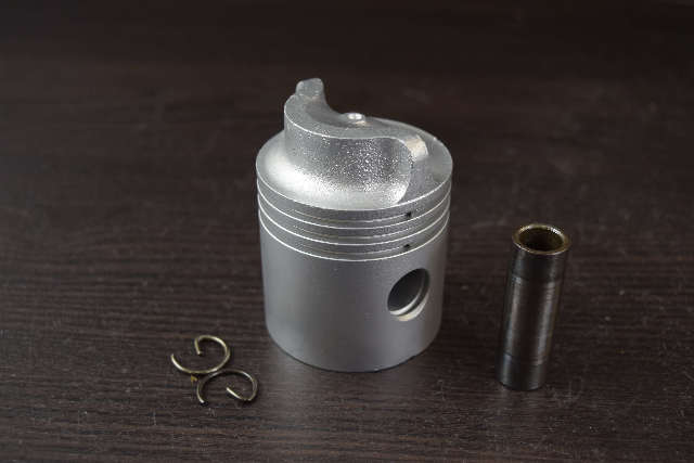C# 552175 Johnson Evinrude Standard Piston W/ Wristpin CLEAN