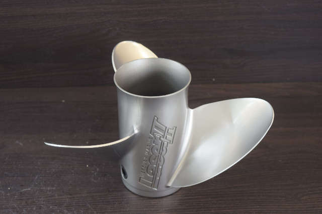 Mercury SST Propeller 3 Blade 899004A46 13.25 x 19 15 Splines RH NO HUB