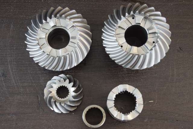 334167 337774 Johnson Evinrude 1995 & UP Counter Rotation Gear Set 100-300 HP