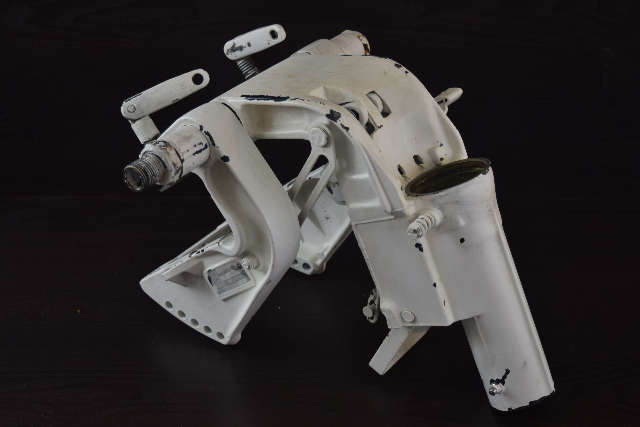 1990-1992 Johnson Evinrude Swivel & Transom Bracket Set 330507 328268 9.9 15 HP