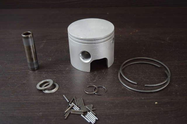 C# 766-8666-1 Mercury 1976-1990 .015 Oversized Piston 175 200 220 225 HP CLEAN