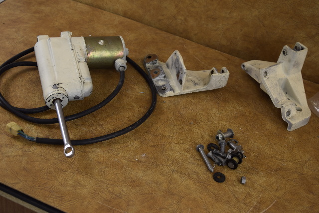 Johnson Evinrude Power Tilt Assembly 12271 12272 1970's-1990's 2 CYL 25-60HP