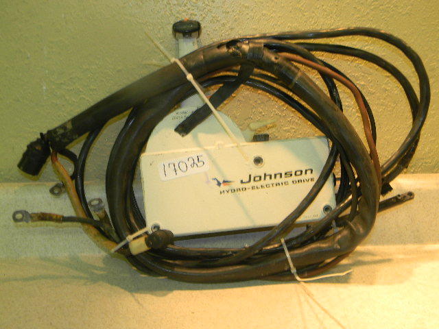 Johnson Evinrude Hydroelectric Remote Control Box with 12 Foot Cables And Key
