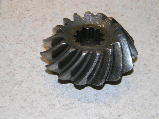 Mercury outboard Pinion Gear 43-98647 From 1980 225 HP V6