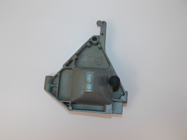320374 Johnson Evinrude 1976-2001 Port Bracket 20 25 28 30 35 HP 30 Degree BTC