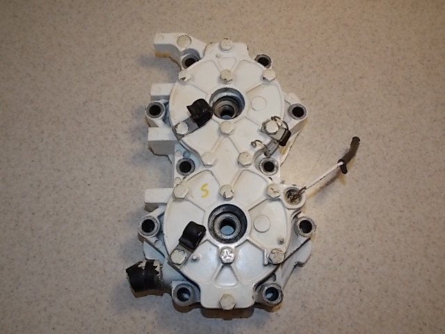 Johnson 115 HP Cylinder Head Stbd 324529 1978-1981 85 90 100 115 140 HP
