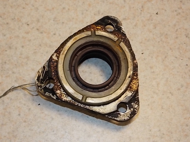 Johnson Evinrude Crankshaft Head & Seal 433470 1976-1992 20 25 28 30 35 HP 2 Cyl