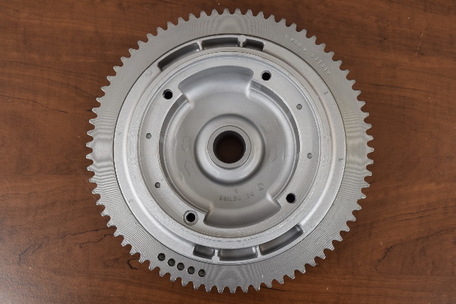 Johnson Evinrude Flywheel 0581354 0582013 1976 35 HP