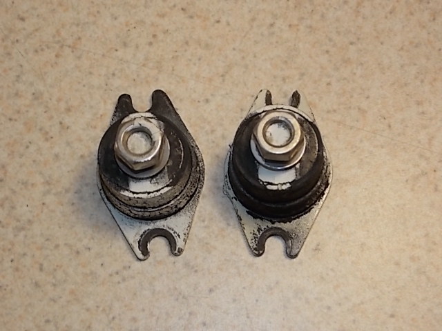 Johnson Evinrude Rubber Mount Set (2) 1979-2005 20 25 28 30 35 HP