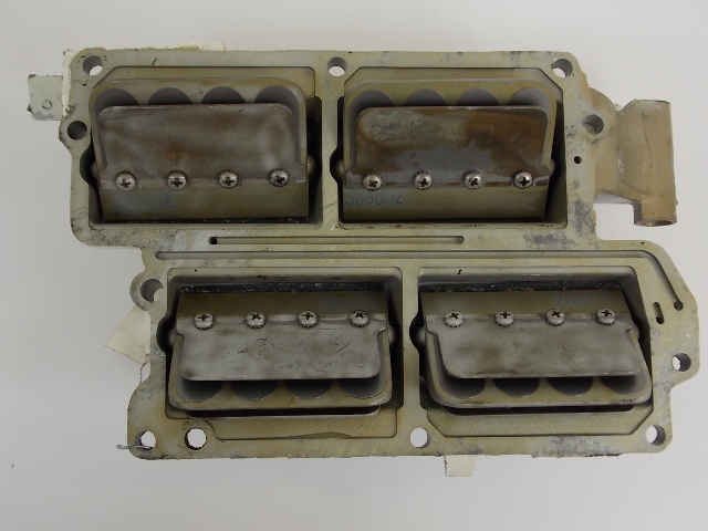 388632 389002 Johnson Evinrude 1977 Intake Manifold W/ Reeds 85 115 140 HP