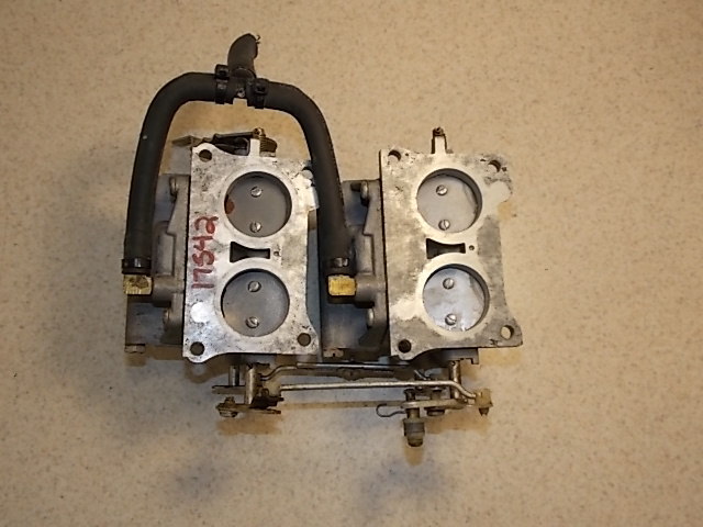 Johnson Evinrude Carburetor Assembly (Upper & Lower) 386006 386007 1973 135 HP