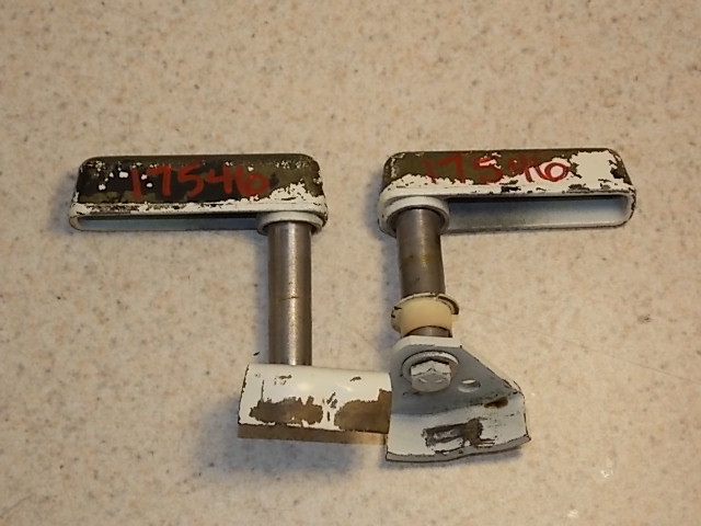 Johnson Evinrude Rear Latch Assy SET OF 2 383685 1969-1991 85-275 HP