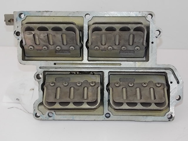 386240 317116 Johnson Evinrude 1974-77 Intake Manifold 85 115 135 + HP