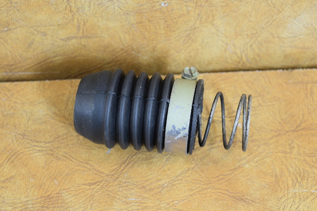 Johnson Evinrude OMC 1960 75 HP Exhaust Relief Boot & Spring 305402 305397